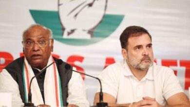 Photo of खरगे, राहुल ने डीके शिवकुमार को दी बधाई