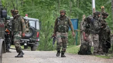 Photo of जम्मू-कश्मीर के सोपोर में सुरक्षाबलों की बड़ी कामयाबी : संयुक्त ऑपरेशन में AK-47 और ग्रेनेड सहित हथियारों का जखीरा बरामद, तलाशी अभियान जारी