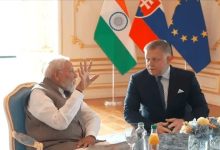 Photo of इतिहास में पहली बार स्लोवाकिया पहुंचे भारतीय प्रधानमंत्री: ब्रातिस्लावा में पीएम मोदी को मिला भव्य गार्ड ऑफ ऑनर, पारंपरिक रोटी-नमक से हुआ स्वागत