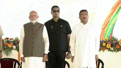Photo of पश्चिम बंगाल दिवस समारोह में शामिल हुए पीएम मोदी, सीएम शुभेंदु ने सौंपे बंगाल की अस्मिता से जुड़े उपहार