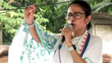 Photo of ममता बनर्जी को एक और बड़ा झटका : सत्ता हाथ से जाने के बाद अब हेट स्पीच मामले में कोलकाता में FIR दर्ज