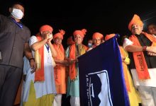 Photo of ‘बम-बम भोले’ के जयघोष से गूंजा जम्मू: कड़ी सुरक्षा के बीच अमरनाथ यात्रा का पहला जत्था कश्मीर के लिए रवाना