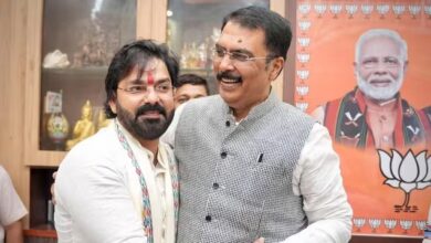 Photo of ‘बीजेपी मेरी मां है, मैं सच्चा सेवक हूं’, एमएलसी उम्मीदवार बनने के बाद पवन सिंह भाजपा ऑफिस पहुंचे