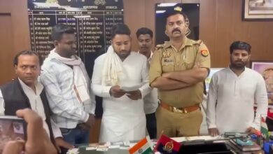Photo of अखिलेश यादव की बेटी पर ‘डर्टी’ पॉलिटिक्स : लखनऊ में भड़के सपा कार्यकर्ता, हजरतगंज कोतवाली में FIR दर्ज करने की मांग