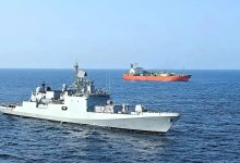 Photo of अदन की खाड़ी में भारतीय नौसेना का पराक्रम: INS त्रिकंद ने मर्चेंट पोत पर समुद्री लुटेरों का हमला किया नाकाम