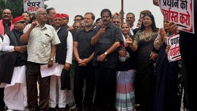 Photo of संसद की कार्यवाही फिर बाधित: पेपर लीक और बेरोजगारी के मुद्दे पर विपक्षी गठबंधन (INDIA) के सांसदों ने संसद के दोनों सदनों में किया वॉकआउट
