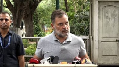 Photo of संविधान की प्रस्तावना सुनाकर वायरल हुए युवा से मिले राहुल गांधी, कहा- ‘संविधान को बचाने वाली युवा पीढ़ी पर देश को गर्व है’