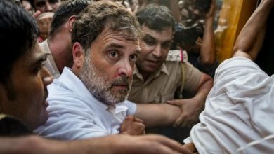 Photo of राहुल गांधी का केंद्र पर प्रहार: पीएम आवास तक प्रदर्शन मार्च निकालने की कोशिश कर रहे राहुल गांधी और कांग्रेस सांसदों को दिल्ली पुलिस ने लिया हिरासत में