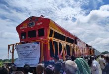 Photo of भारत-नेपाल व्यापार को मिलेगी नई रफ्तार: कोलकाता पोर्ट से नेपाल के लिए पहली ‘डायरेक्ट कंटेनर फ्रेट ट्रेन’ रवाना