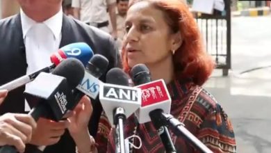 Photo of सोनम वांगचुक को अस्पताल ले जाने पर पत्नी ने सरकार पर उठाए सवाल, स्वास्थ्य संबंधी दावों को बताया भ्रामक