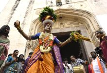 Photo of तेलंगाना का लोकपर्व ‘बोनालु’ शुरू, गोलकोंडा किले में उमड़ा आस्था का सैलाब, देवी महाकाली को अर्पित किया गया नैवेद्य