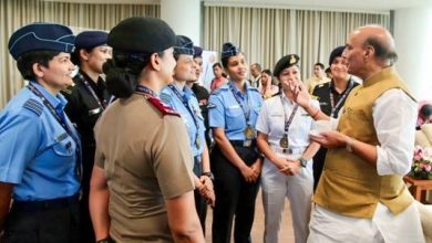 Photo of चार महासागरों की यात्रा पूरी करके घर लौटीं नौ सैन्य महिला अधिकारी सम्मानित