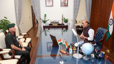 Photo of रक्षा मंत्री से मिले सेना प्रमुख जनरल धीरज सेठ, कई अहम मुद्दों पर हुआ विचार-विमर्श