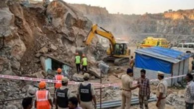 Photo of बेंगलुरु में बड़ा हादसा : पत्थर की खदान में चट्टान खिसकने से बिहार के 7 मजदूरों की मौत