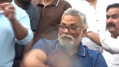 Photo of पप्पू यादव की प्रेस वार्ता में हंगामा, एक अज्ञात व्यक्ति के चप्पल फेंकने का आरोप, समर्थकों ने की पिटाई