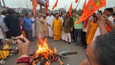 Photo of भगवा वेश में संसद में किए गए नाटकीय प्रदर्शन के विरोध में अयोध्या के संतों का आक्रोश मार्च, राष्ट्रपति को भेजा ज्ञापन
